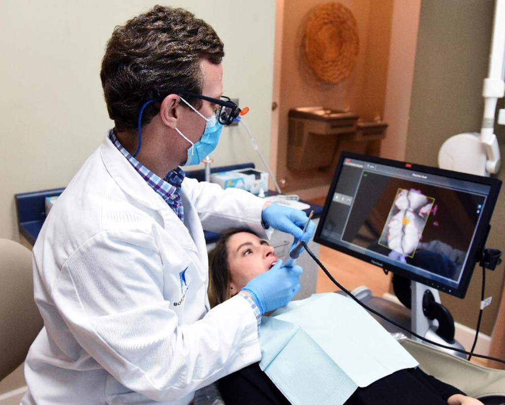 Doctor using 3d scanner to give a better diagnosis